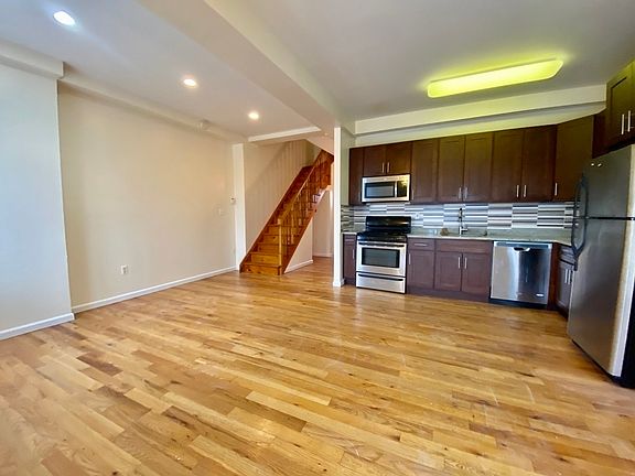 3rd image of 257 15th St #5