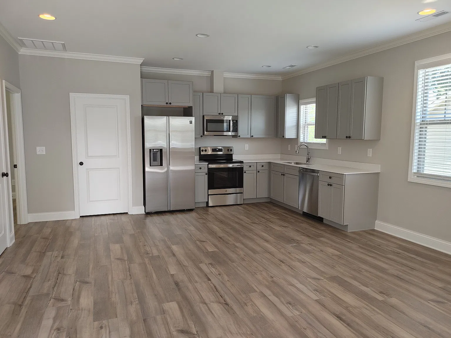 2 bed, 1068 sqft, $1,950 — Photo 3