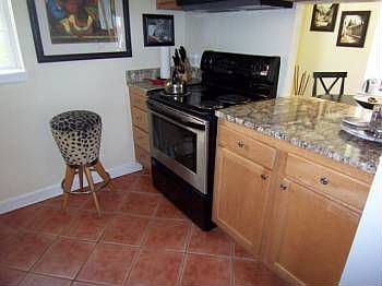 4th image of 2821 S Abingdon St