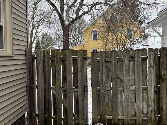 4th image of 4719 James St