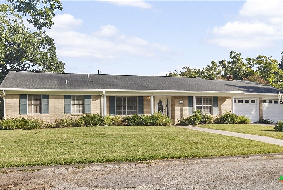 1st image of 306 Ash Dr