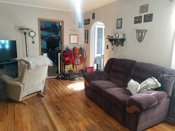 2nd image of 101 N Park Lane Dr