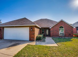 6056 Sundown Dr, Watauga, TX 76148