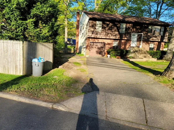 (undisclosed Address), Lake Grove, NY 11755