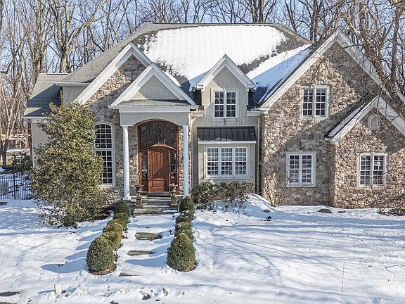 2nd image of 5311 Mountain Top Rd E #E