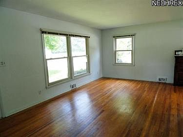 4th image of 438 N Main St