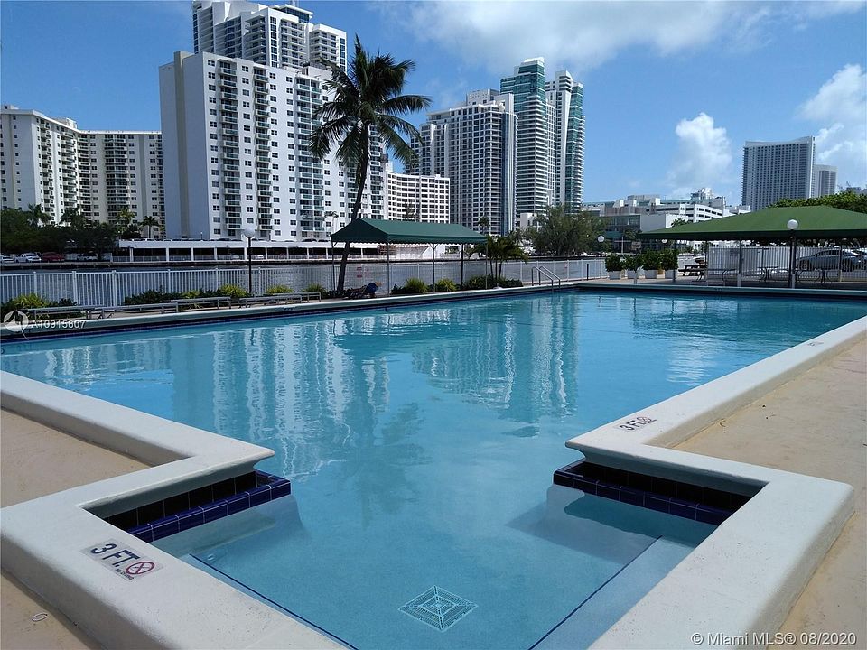 1st image of 800 W Parkview Dr #1011