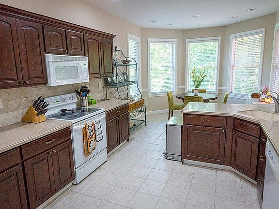 5th image of 3270 Crooked Tree Dr