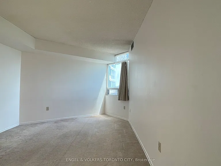 3050 Ellesmere Rd #1402 — Photo 4