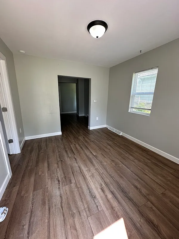 2 bed, 1.0 bath, 844 sqft, $1,300 — Photo 4