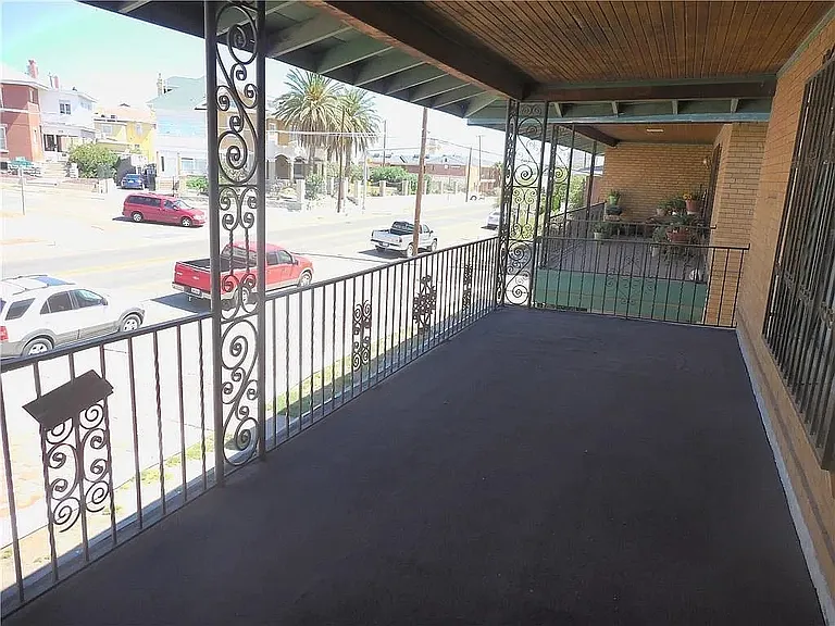 814 W Yandell Dr — Photo 4