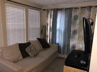 4th image of 10815 Warwick Blvd
