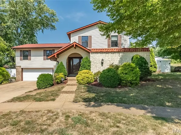 4721 Kingbird Ln, Saint Louis, MO 63128