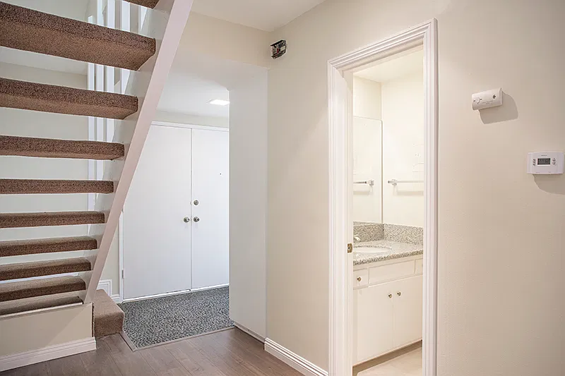 2 bed, 1.5 bath, 1200 sqft, $2,700 — Photo 2