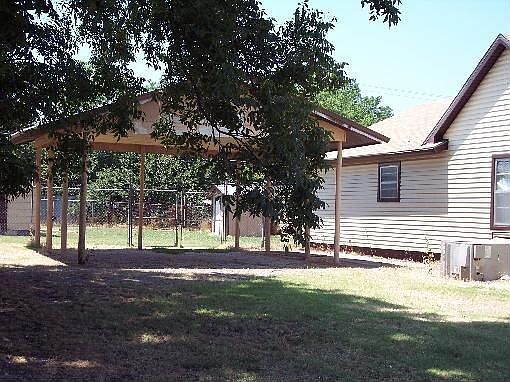 2nd image of 309 E Choctaw St