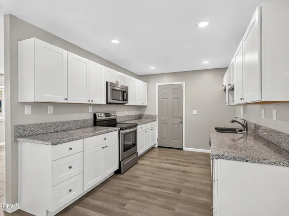27 W JAMES Place, Sierra Vista, AZ 85635