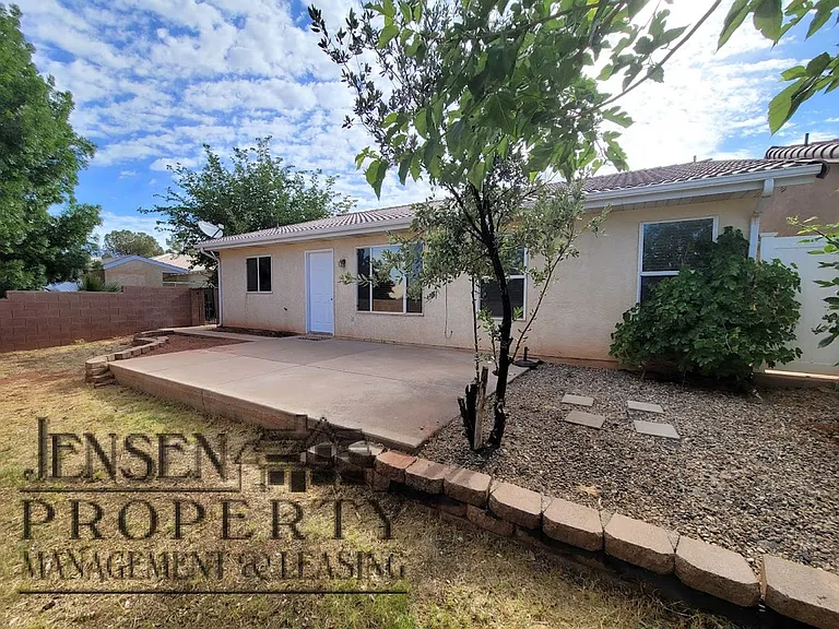 787 N Warm Springs Dr — Photo 6