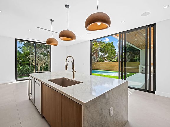 5th image of 2324 SW 26th Street