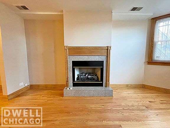 3rd image of 4745 N Artesian Ave #G