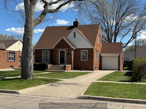 1917 W Division St, Grand Island, NE 68803