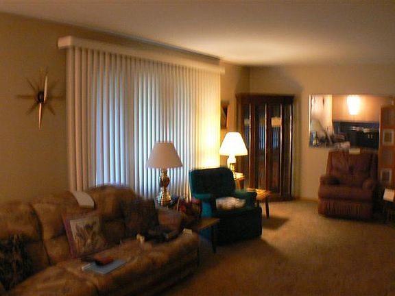 5th image of 930 W 72nd Dr
