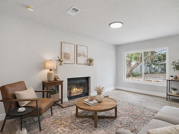 3rd image of 140 N. FAIRFAX