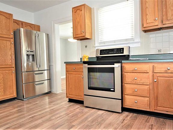 5th image of 2225 E Chandler Ave