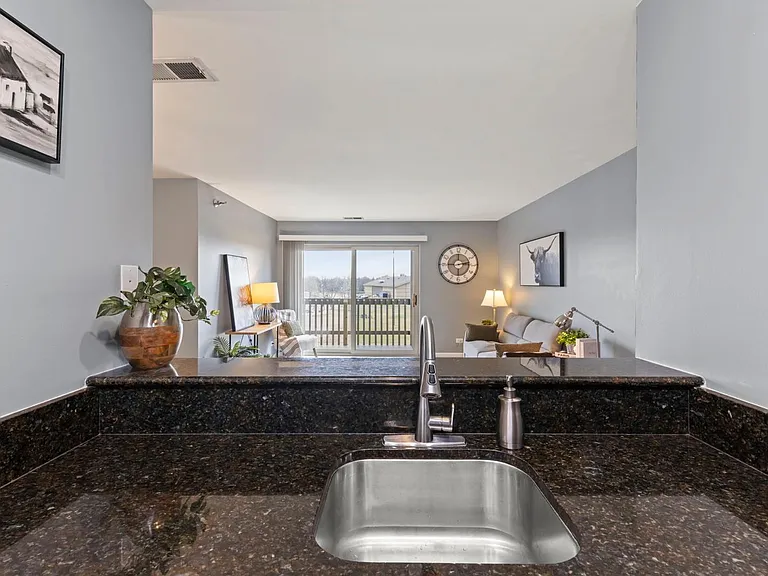 208 Glengarry Dr #302 — Photo 10
