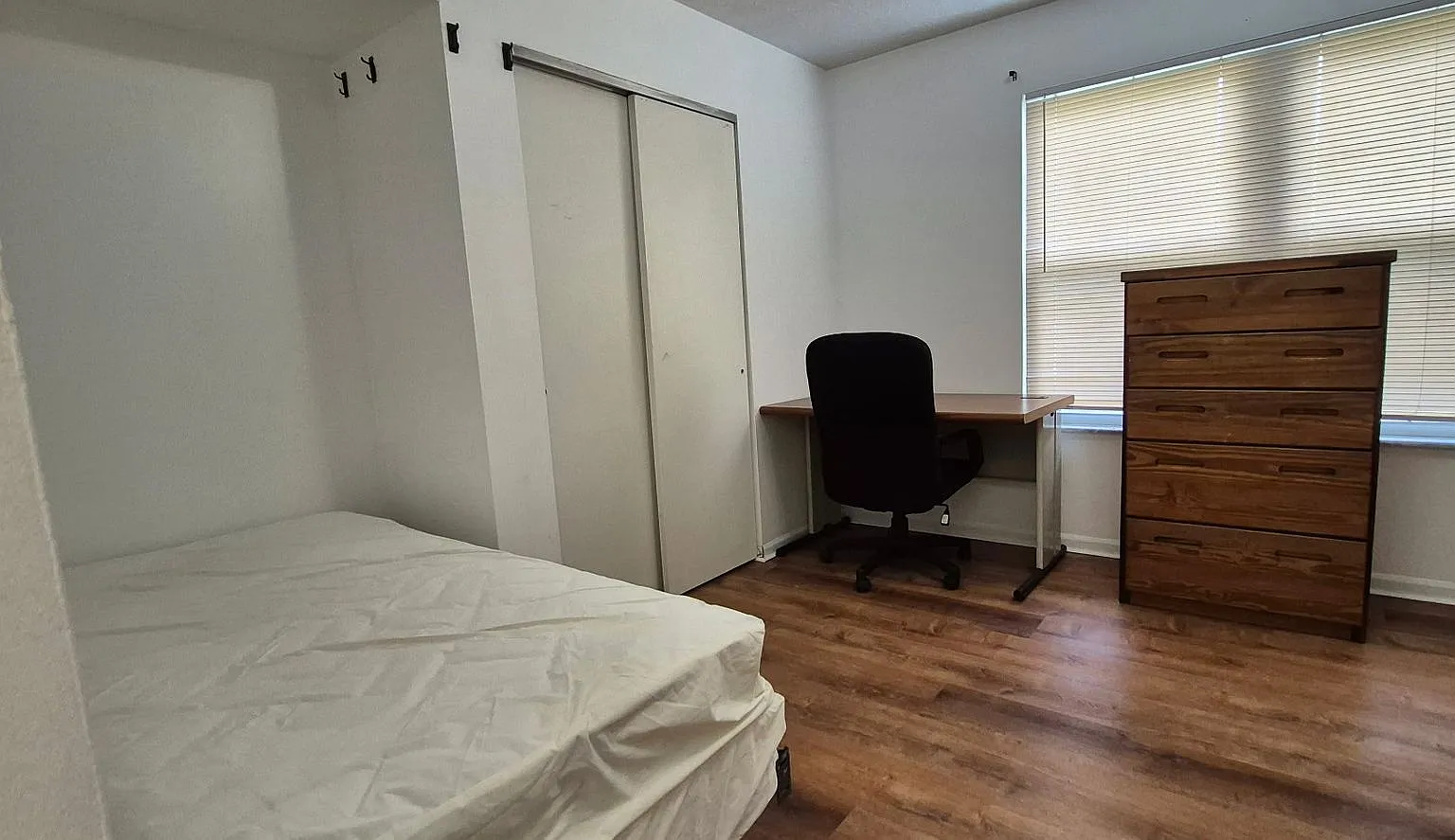 1 Bed 1 Bath unit — Photo 4
