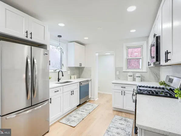 8702 Maravoss Ln, Baltimore, MD 21234