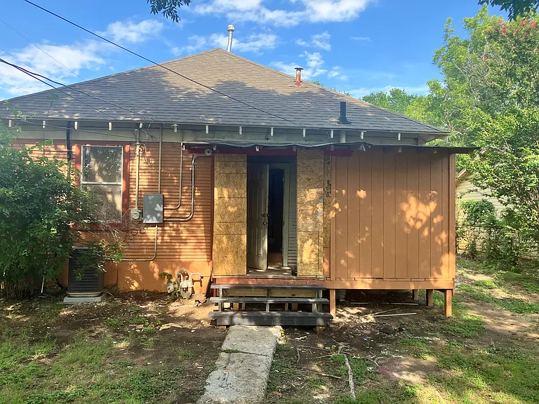2911 Runnels St — Photo 9