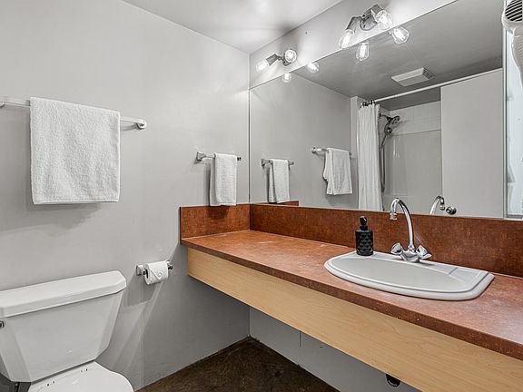 3rd image of 535 8th Ave SE #206