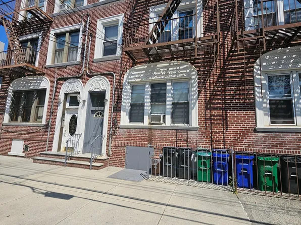 2159 East 2nd Street image 3 of 14