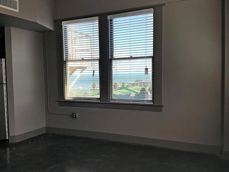 Nueces Lofts — Photo 10