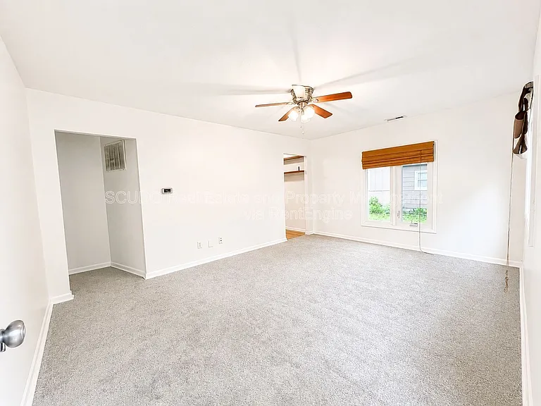 8400 Greenwood Rd — Photo 2