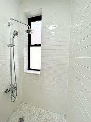 Rented by Safdie Realty Group | media 27