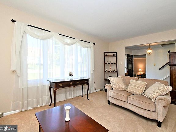 4th image of 204 Orlemann Ave