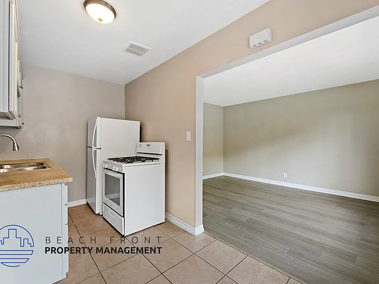 724 Temple Ave. — Photo 24