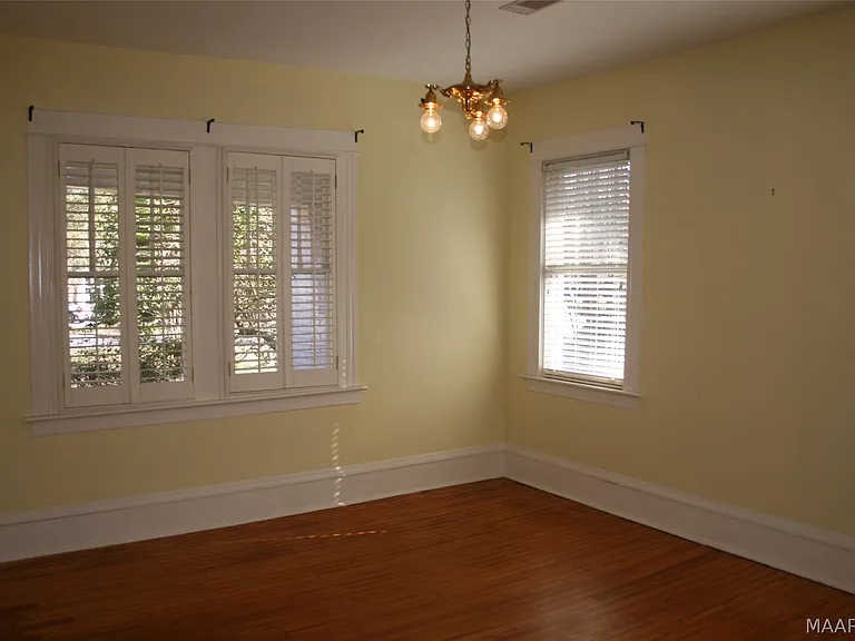 917 Park Ave — Photo 7
