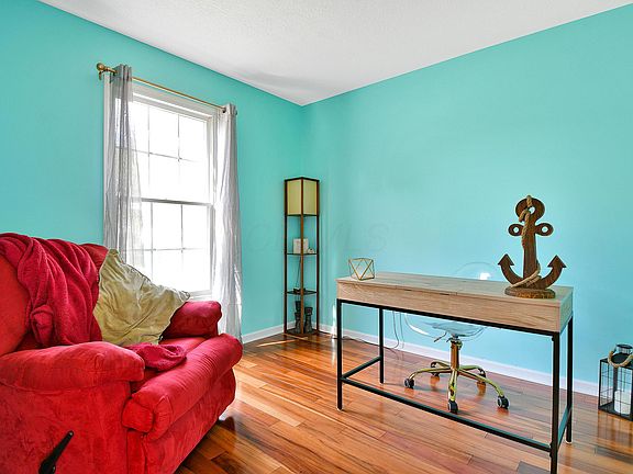 3rd image of 936 McMunn St