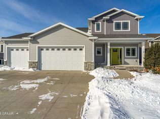 5440 Mac Dr, Grand Forks, ND 58201