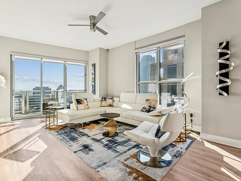333 W Trade St #22 — Photo 5