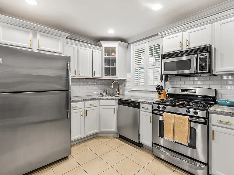 1513 Montrose St — Photo 8