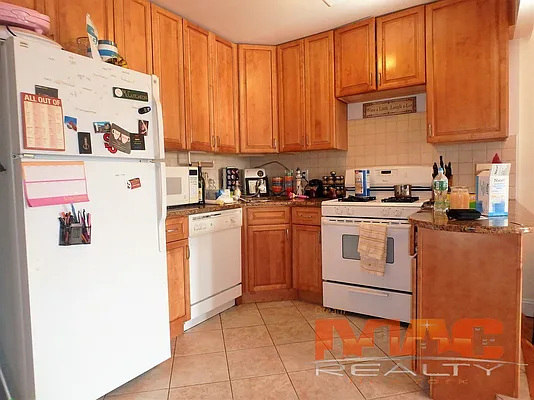 Rented by MAC Realty NY | media 18