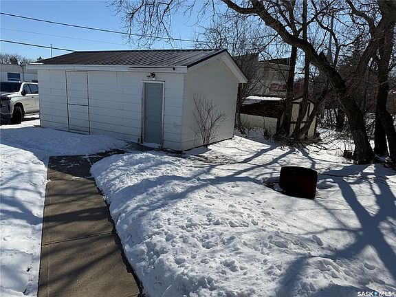 4th image of 115 1st STREET W