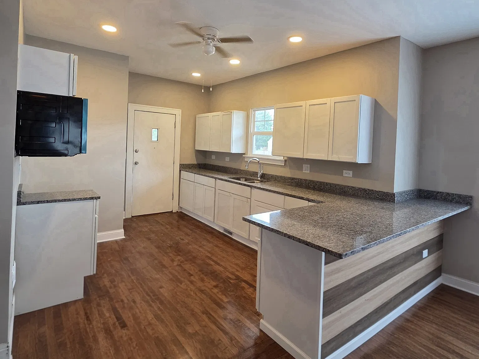 3 bed, 1400 sqft, $1,950 — Photo 2