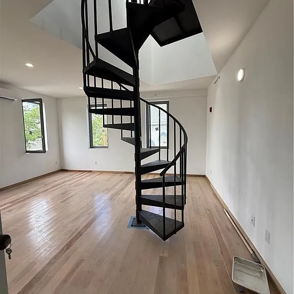 536 Smith St #203 — Photo 1