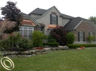 1692 Wyngate Dr, Troy, MI 48098