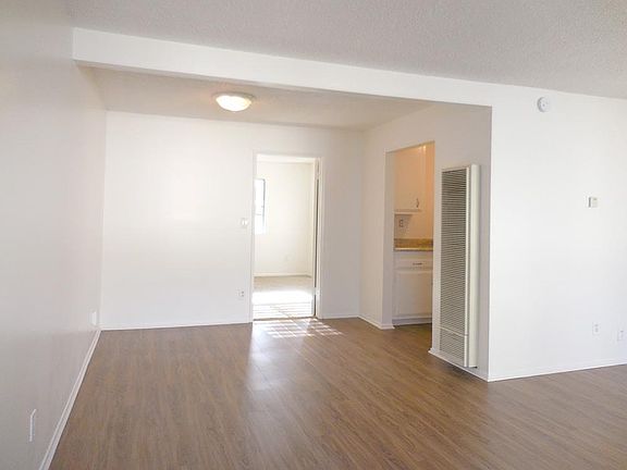 2nd image of 1221 De La Vina St APT B3