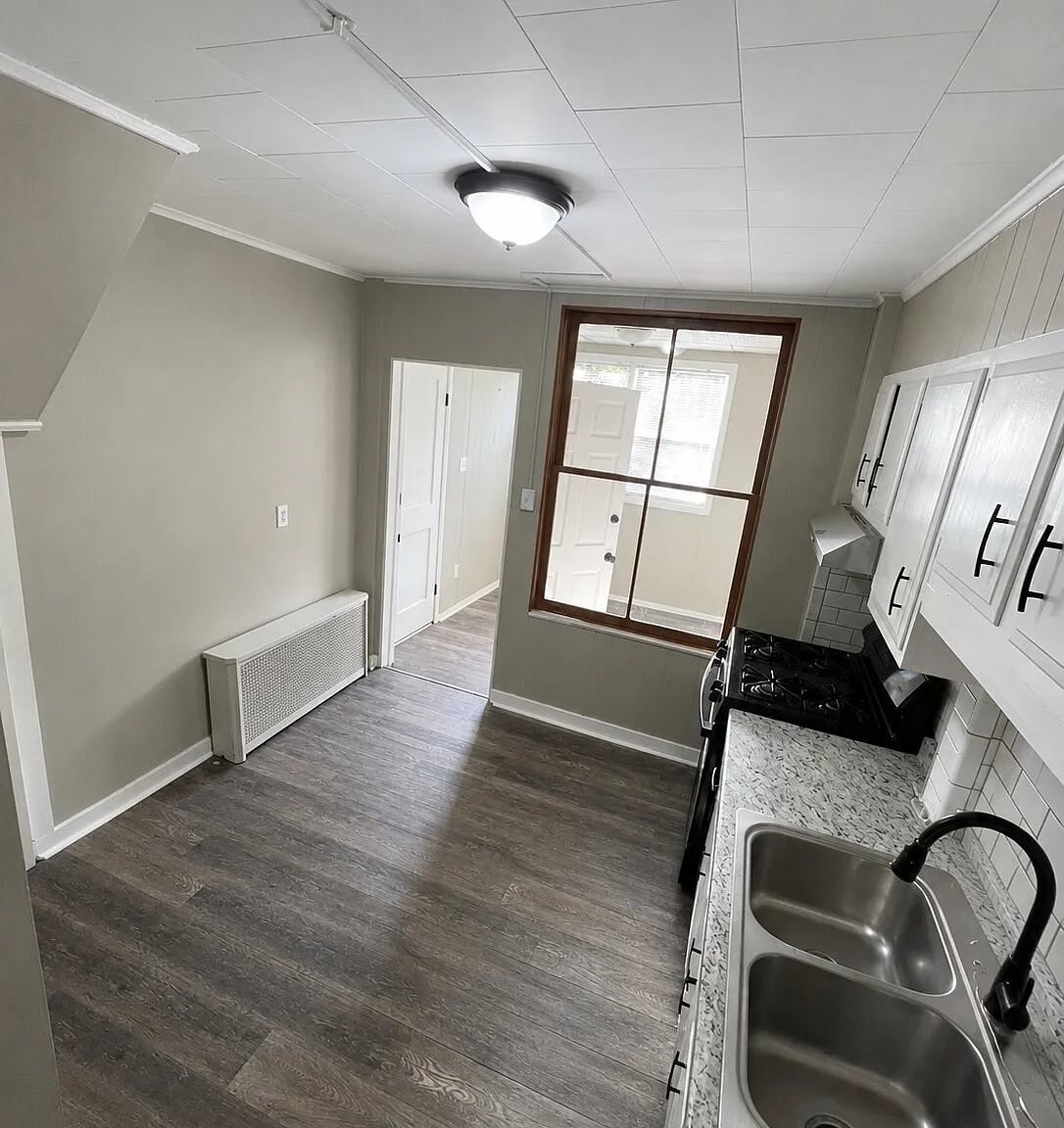 2 bed, $1,300 — Photo 4